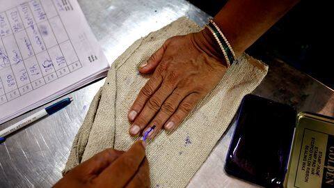 Voting commences in phase 1 of Gujarat assembly elections Voting commences in phase 1 of Gujarat assembly elections
