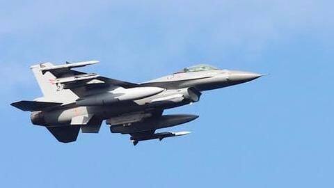 US and Chinese aircraft come close over South China Sea US and Chinese aircraft come close over South China Sea