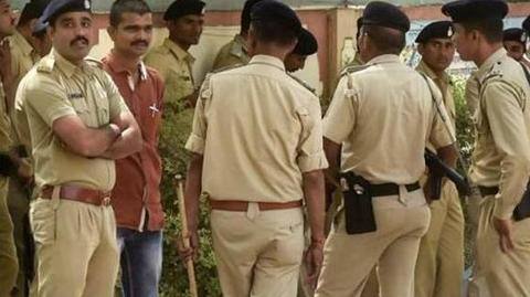 Gujarat: Over one lakh cops deployed to enforce COVID-19 rules Gujarat: Over one lakh cops deployed to enforce COVID-19 rules
