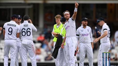 ENG vs SA: Hosts 33 runs away from winning series ENG vs SA: Hosts 33 runs away from winning series