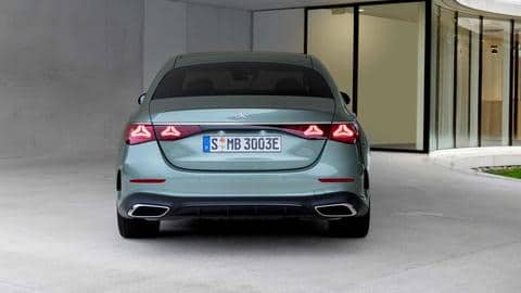 The sedan flaunts LED taillights with 3D elements