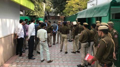 Police claim Kejriwal's advisor says chief secy assaulted, AAP denies Police claim Kejriwal's advisor says chief secy assaulted, AAP denies