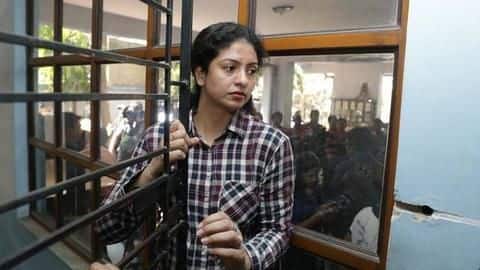 Hasin Jahan allegedly attacks journalists in Kolkata, breaks camera Hasin Jahan allegedly attacks journalists in Kolkata, breaks camera