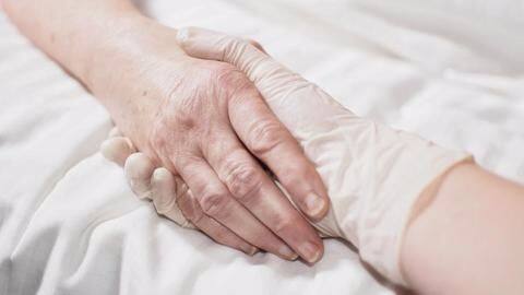 Years after sanctioning passive euthanasia, Indian judiciary debates "living will" Years after sanctioning passive euthanasia, Indian judiciary debates "living will"