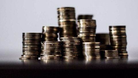 Bengaluru: Rumours on demonetization of Rs 10 coins create panic Bengaluru: Rumours on demonetization of Rs 10 coins create panic