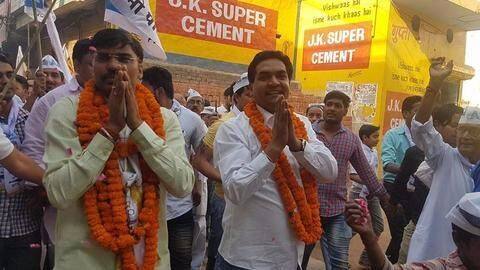 Kapil Mishra presents "evidence" against Kejriwal to CBI Kapil Mishra presents "evidence" against Kejriwal to CBI