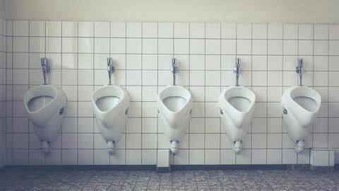 United-Airlines in trouble: Toilets clogged on 14-hour flight to Mumbai United-Airlines in trouble: Toilets clogged on 14-hour flight to Mumbai