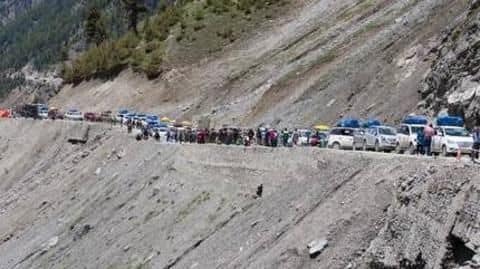Over 2,000 vehicles stranded on Manali-Leh highway after landslide Over 2,000 vehicles stranded on Manali-Leh highway after landslide