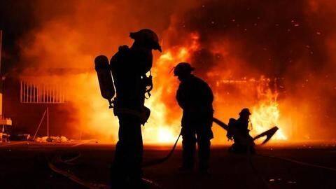 Five bogies of Patna-Mokama Express catch fire, no casualty Five bogies of Patna-Mokama Express catch fire, no casualty