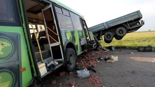 Nine killed in Beed as speeding bus overturns