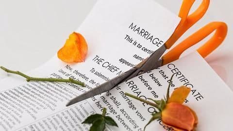 Hours after SC ban, man gives triple-talaq to pregnant wife Hours after SC ban, man gives triple-talaq to pregnant wife