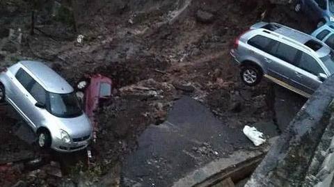Mumbai-rains: Wall collapses at Lloyd's Estate in Wadala; cars trapped Mumbai-rains: Wall collapses at Lloyd's Estate in Wadala; cars trapped