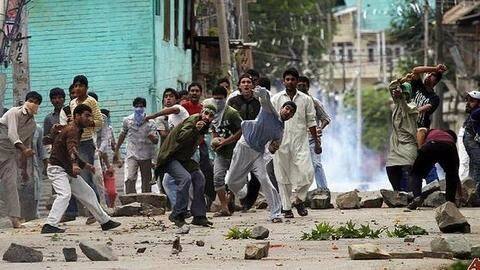 Violence in several parts of Kashmir on Eid-ul-Fitr Violence in several parts of Kashmir on Eid-ul-Fitr