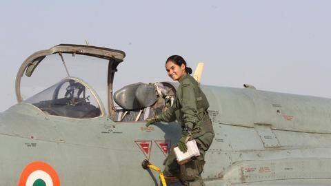 Avani Chaturvedi becomes first Indian woman to fly fighter-aircraft solo Avani Chaturvedi becomes first Indian woman to fly fighter-aircraft solo