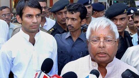 Tej Pratap vacates official bungalow after Nitish releases "ghosts" Tej Pratap vacates official bungalow after Nitish releases "ghosts"