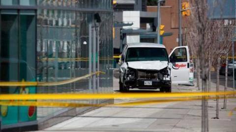 10 killed as van plows into crowd on Toronto sidewalk 10 killed as van plows into crowd on Toronto sidewalk