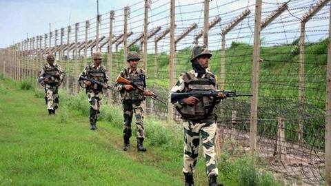 Indian Army sends back Pakistani-kid with new clothes and sweets Indian Army sends back Pakistani-kid with new clothes and sweets