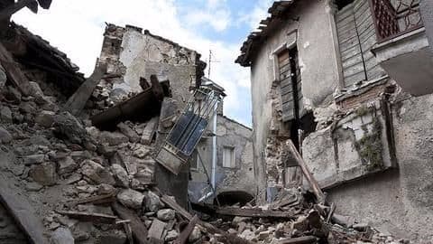 Powerful earthquake strikes Iran-Iraq border, 130 die in Iran Powerful earthquake strikes Iran-Iraq border, 130 die in Iran
