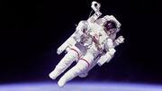 Bruce McCandless, first astronaut to fly untethered in space, dies