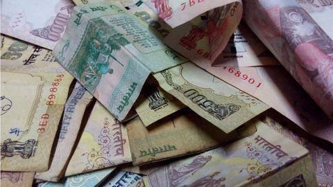 Bengaluru police seizes banned currency notes, arrests 5 people Bengaluru police seizes banned currency notes, arrests 5 people