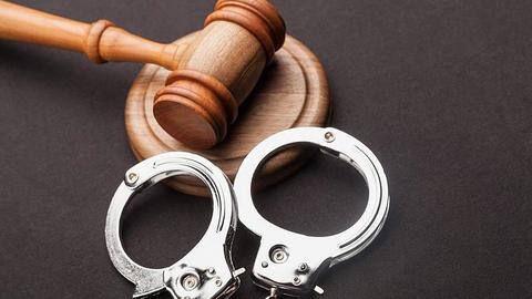 Gujarat: Five cops booked for flouting COVID-19 norms Gujarat: Five cops booked for flouting COVID-19 norms