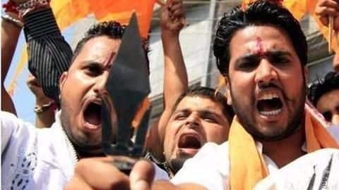 Cow vigilantes attacked by mob in Ahmednagar Cow vigilantes attacked by mob in Ahmednagar