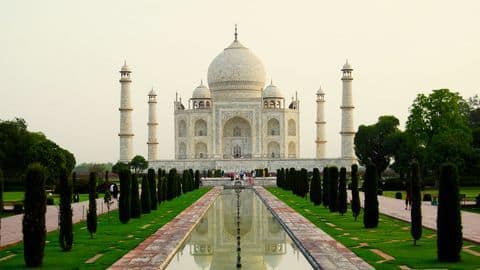 Taj Mahal controversy continues: Now "Shiv Aarti" performed there Taj Mahal controversy continues: Now "Shiv Aarti" performed there