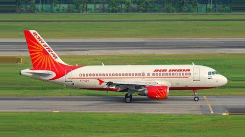 Tardy flyer slaps Air India staffer, gets slapped back Tardy flyer slaps Air India staffer, gets slapped back