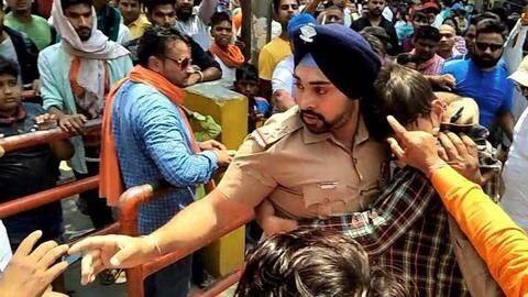 Uttarakhand: 'Hero' cop, who saved Muslim man, gets death threats Uttarakhand: 'Hero' cop, who saved Muslim man, gets death threats