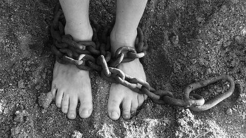 Girl makes video seeking return of 'slave' mother from Saudi Girl makes video seeking return of 'slave' mother from Saudi