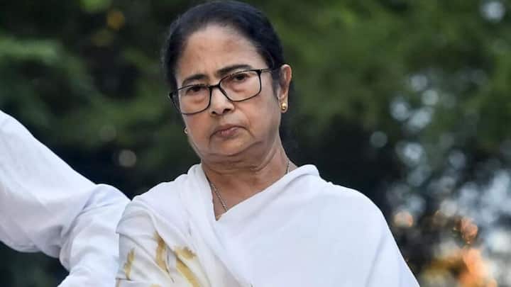CID team visits Mamata Banerjee's house in TMC forgery case