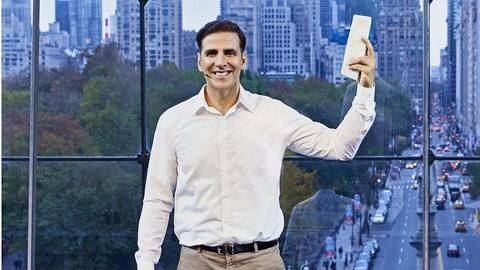 Akshay Kumar unveils new poster of 'Padman' Akshay Kumar unveils new poster of 'Padman'