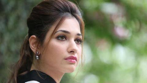 Shoe hurled at actress Tamannaah Bhatia by upset fan Shoe hurled at actress Tamannaah Bhatia by upset fan