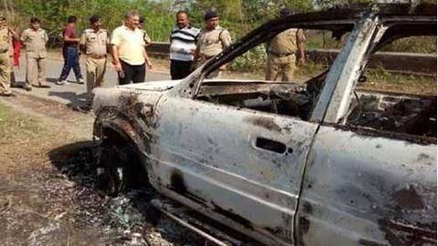 Aligarh: Charred body found in car on UP highway Aligarh: Charred body found in car on UP highway