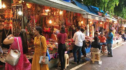 Janpath Market shut down following violation of COVID-19 protocols Janpath Market shut down following violation of COVID-19 protocols