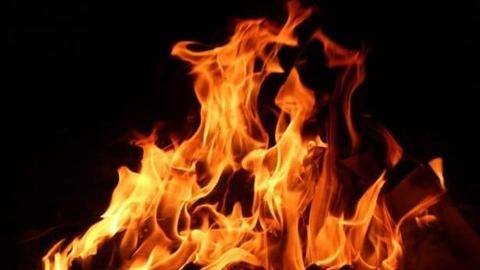 Fire destroys powerloom factory in Maharashtra's Bhiwandi town Fire destroys powerloom factory in Maharashtra's Bhiwandi town