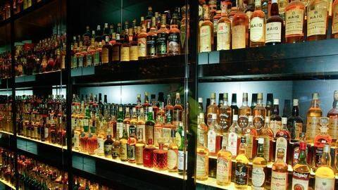 Toast to the world's largest whisky bar Toast to the world's largest whisky bar
