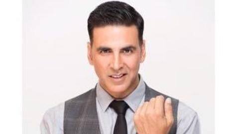 Akshay Kumar sets up mobile toilet near Mumbai's Juhu beach Akshay Kumar sets up mobile toilet near Mumbai's Juhu beach