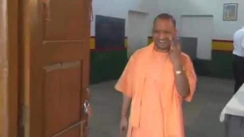 UP: Voting starts for Gorakhpur, Phulpur Lok Sabha bypolls UP: Voting starts for Gorakhpur, Phulpur Lok Sabha bypolls
