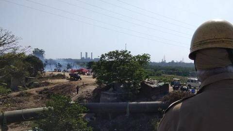 Over 50 shanties gutted in fire in slums near Yamuna Over 50 shanties gutted in fire in slums near Yamuna