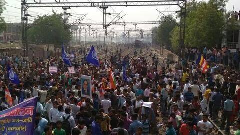 SC/ST dilution: Delhi's train services disrupted, protesters squat on tracks SC/ST dilution: Delhi's train services disrupted, protesters squat on tracks