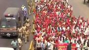 Mumbai: Ground turns red as farmers converge for protest