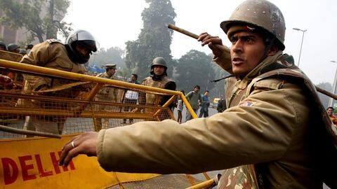 Delhi: Convict escapes from custody, aides throw chilli-powder at cops Delhi: Convict escapes from custody, aides throw chilli-powder at cops