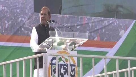 #UnitedIndiaRally: Sharad Yadav confuses Bofors and Rafale, leaves leaders embarrassed #UnitedIndiaRally: Sharad Yadav confuses Bofors and Rafale, leaves leaders embarrassed