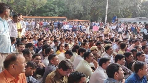 Police v/s lawyers: Delhi cops end protest after 11 hours Police v/s lawyers: Delhi cops end protest after 11 hours