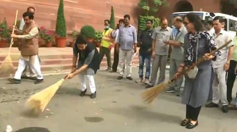 Hema Malini sweeps streets, junta finds the photo-op unreal Hema Malini sweeps streets, junta finds the photo-op unreal