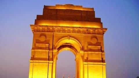 Mentally unstable woman shouts pro-Pakistan slogans at India Gate Mentally unstable woman shouts pro-Pakistan slogans at India Gate