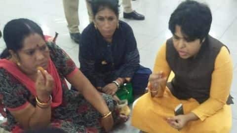 #SabarimalaRow: Trupti Desai stopped by protesters, eats breakfast inside Kochi-airport #SabarimalaRow: Trupti Desai stopped by protesters, eats breakfast inside Kochi-airport