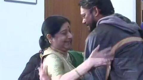 Meri madam mahaan: Teary-eyed Hamid Ansari, mother meet Sushma Swaraj Meri madam mahaan: Teary-eyed Hamid Ansari, mother meet Sushma Swaraj