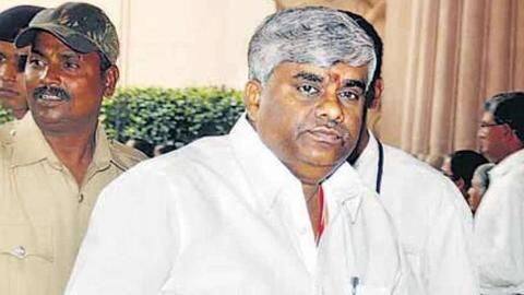 On astrologer's advice, Kumaraswamy's elder brother travels 350 kms daily On astrologer's advice, Kumaraswamy's elder brother travels 350 kms daily